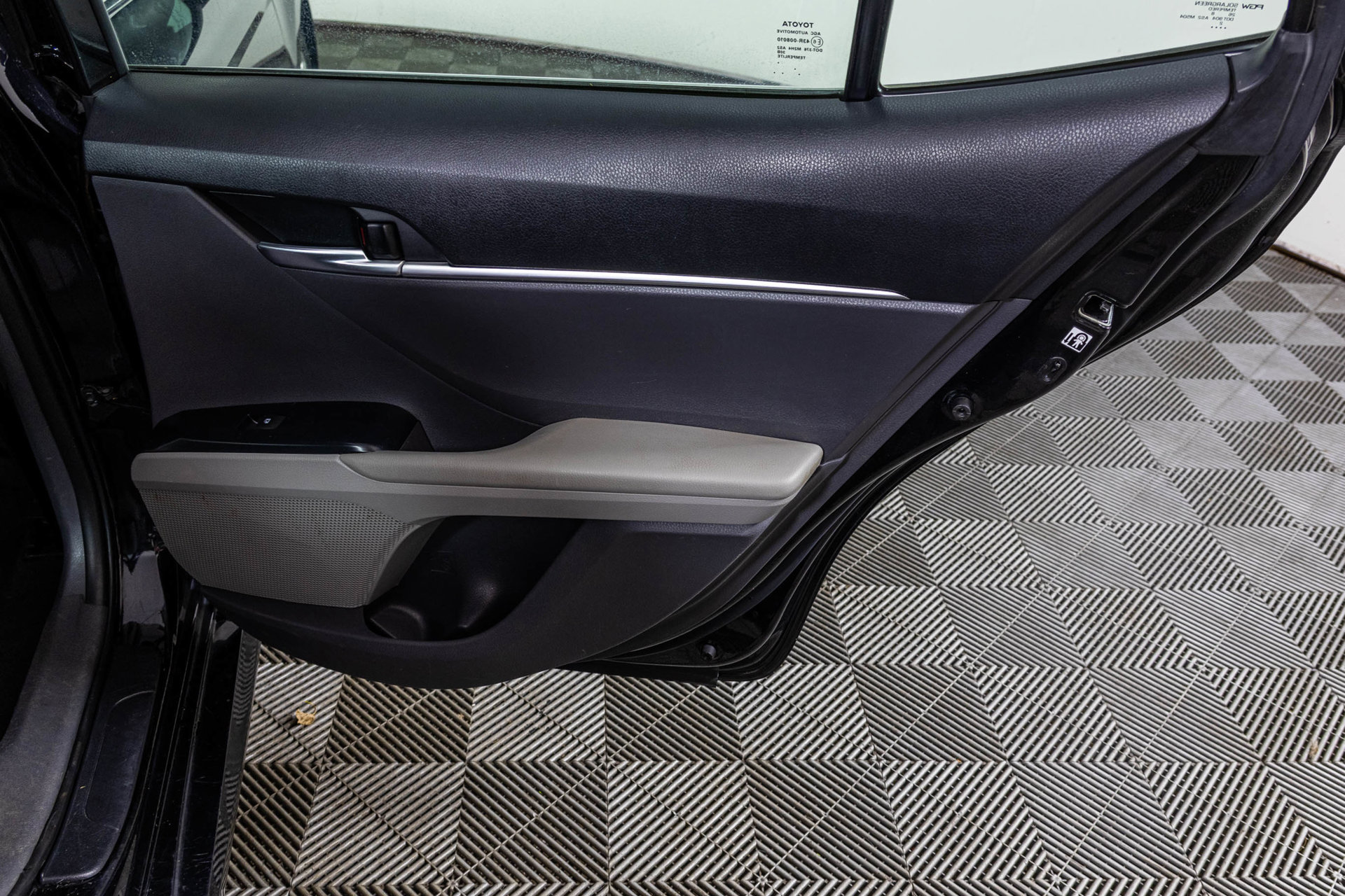 Used 2018 Toyota Camry LE FWD image 41