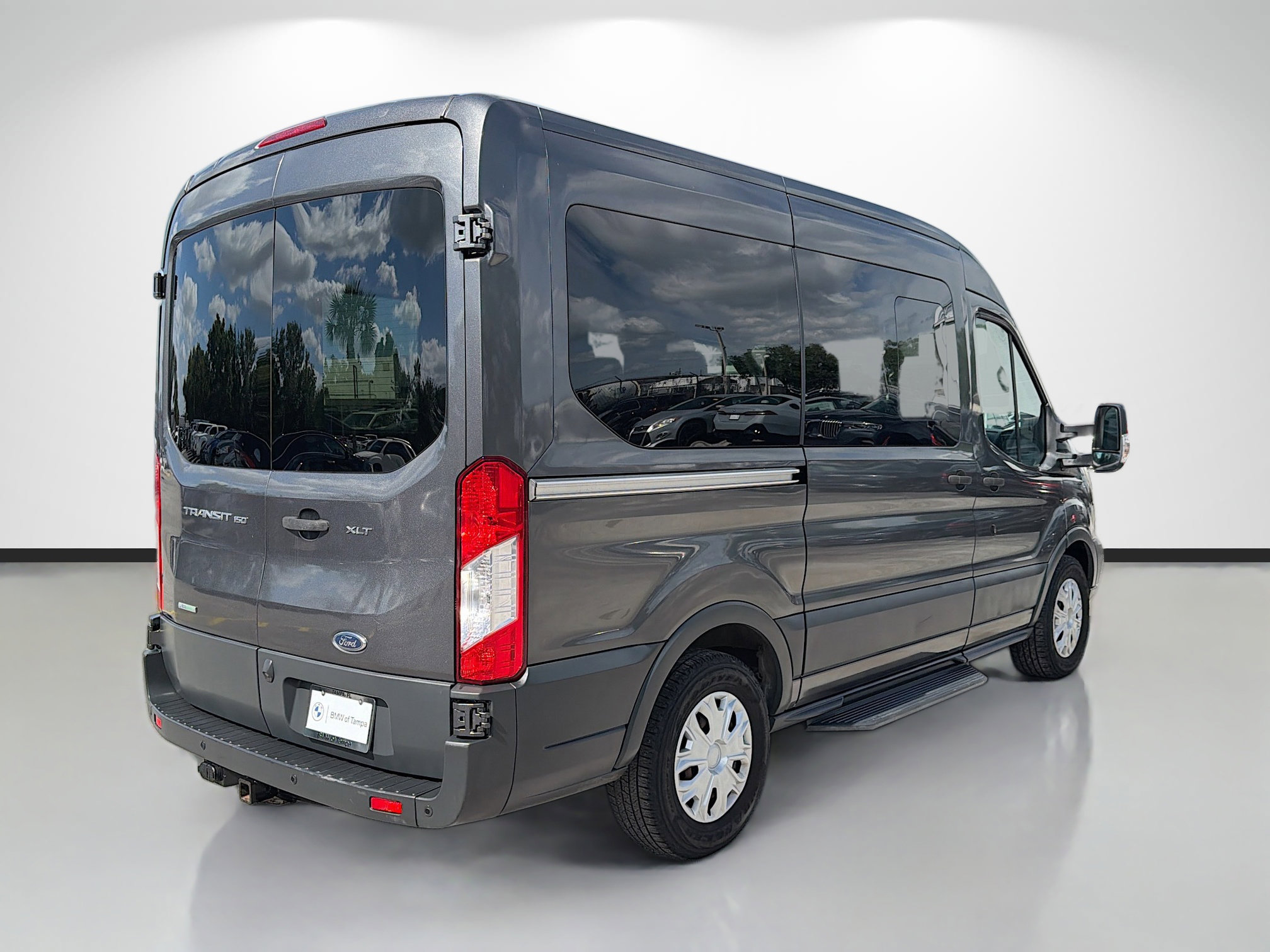 Used 2017 Ford Transit 150 XLT RWD image 3