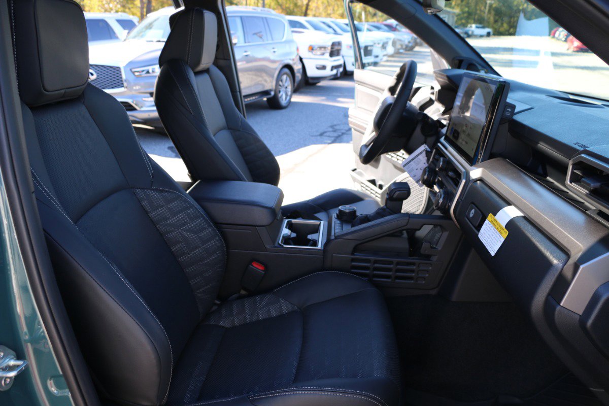 Used 2025 Toyota 4Runner TRD Off-Road image 31