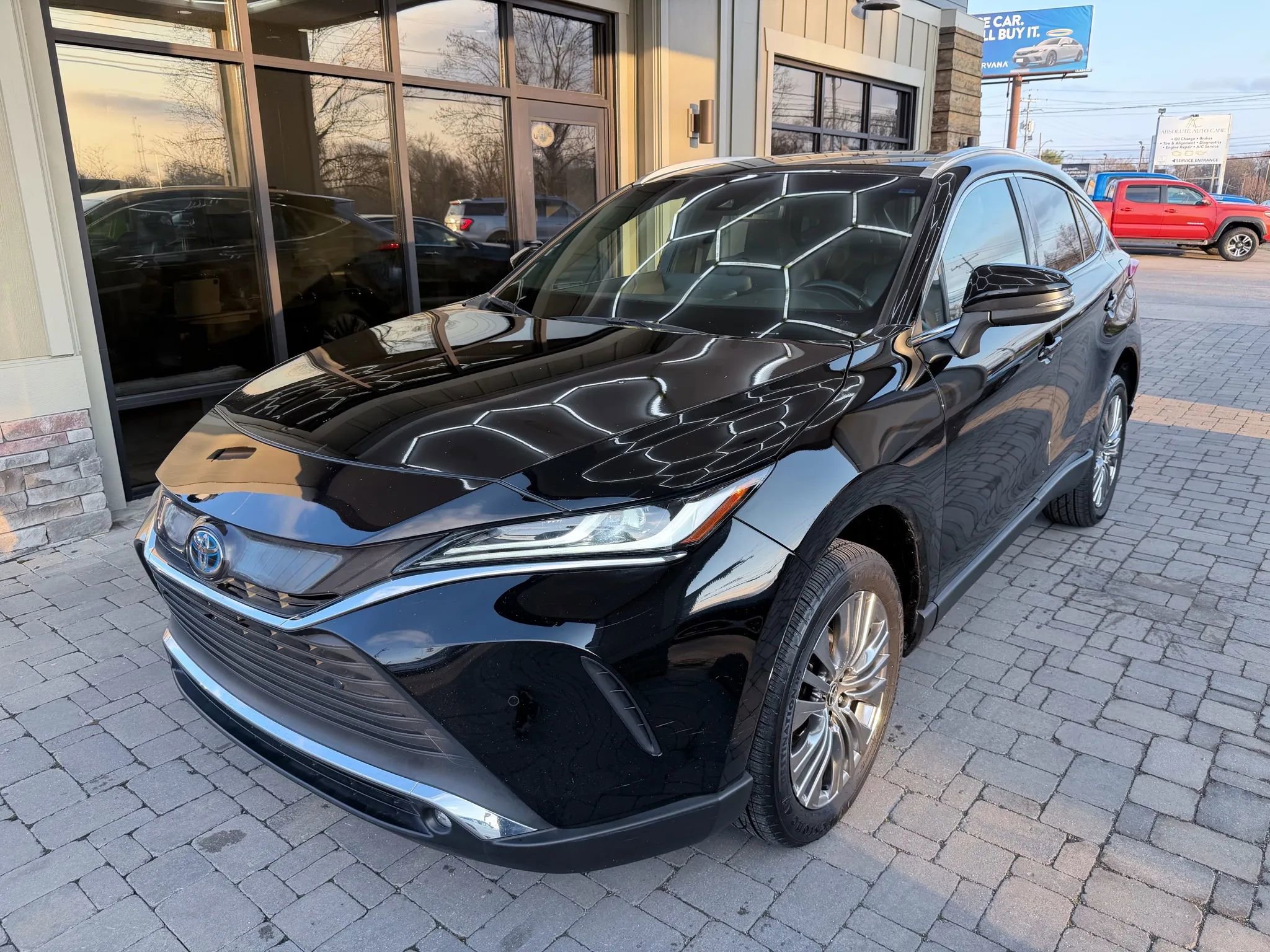 Used 2023 Toyota Venza XLE AWD/4WD image 50