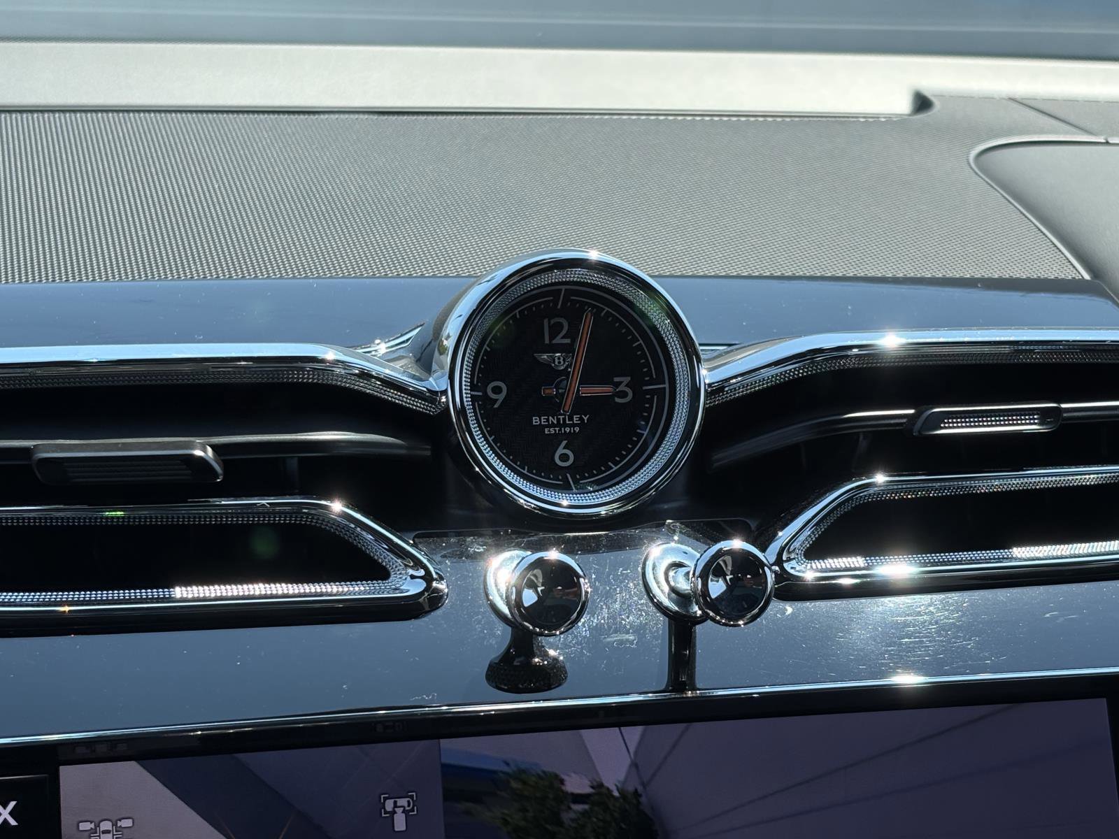 Used 2024 Bentley Bentayga image 30