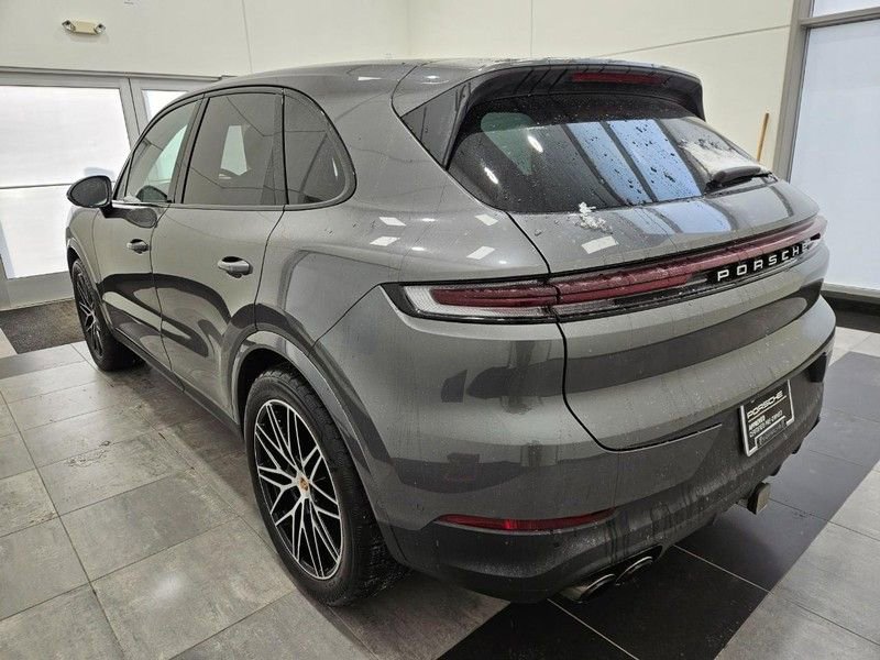 Certified 2025 Porsche Cayenne image 3