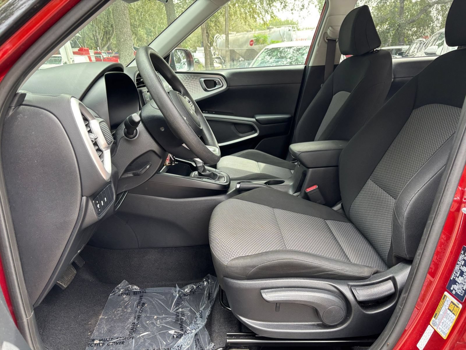 Used 2025 Kia Soul LX w/ LX Technology Package FWD image 24
