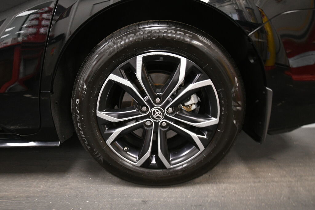 Used 2025 Toyota Sienna Platinum AWD/4WD image 35