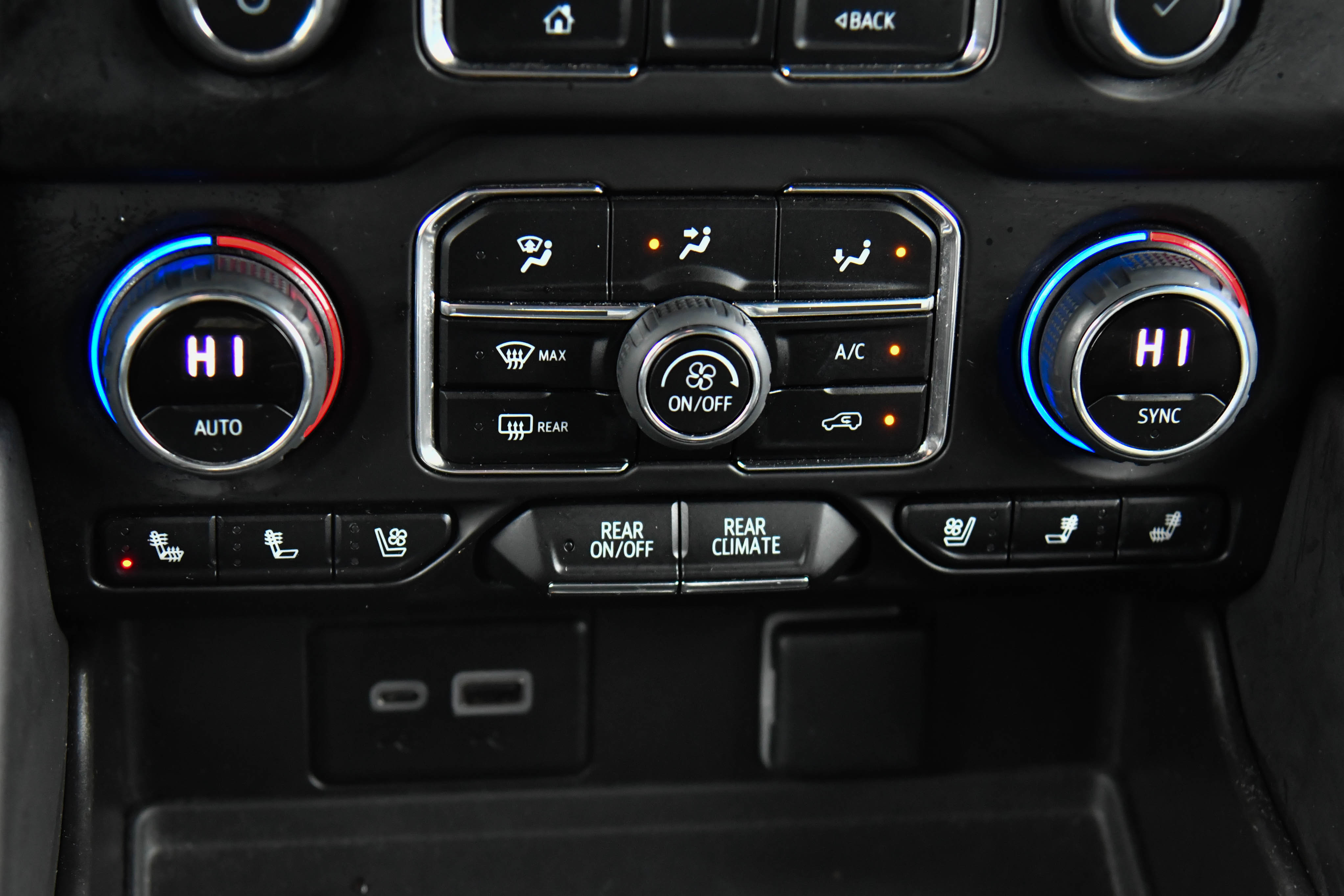 Used 2023 Chevrolet Suburban Premier image 27