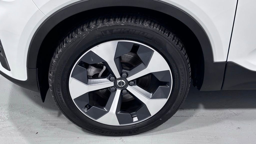 Certified 2023 Volvo XC40 B5 Plus w/ Protection Package Premier image 32