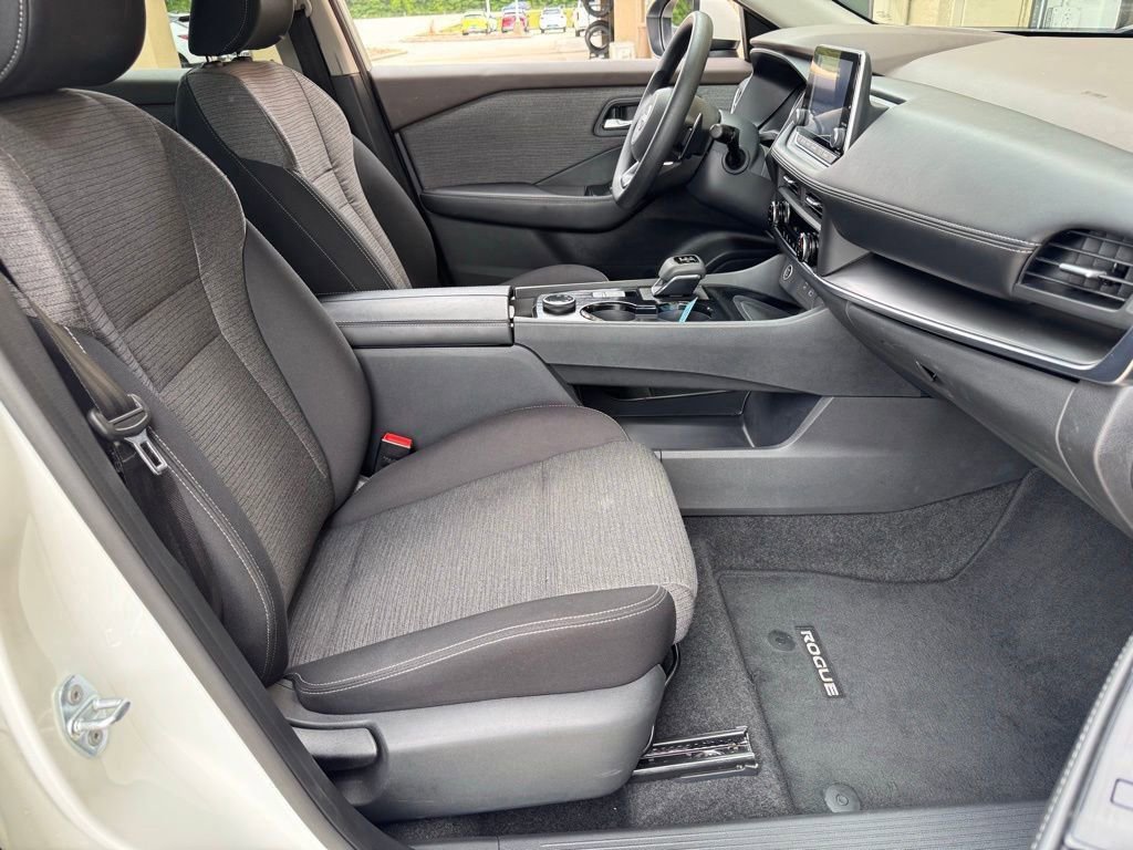 Used 2023 Nissan Rogue SV image 17