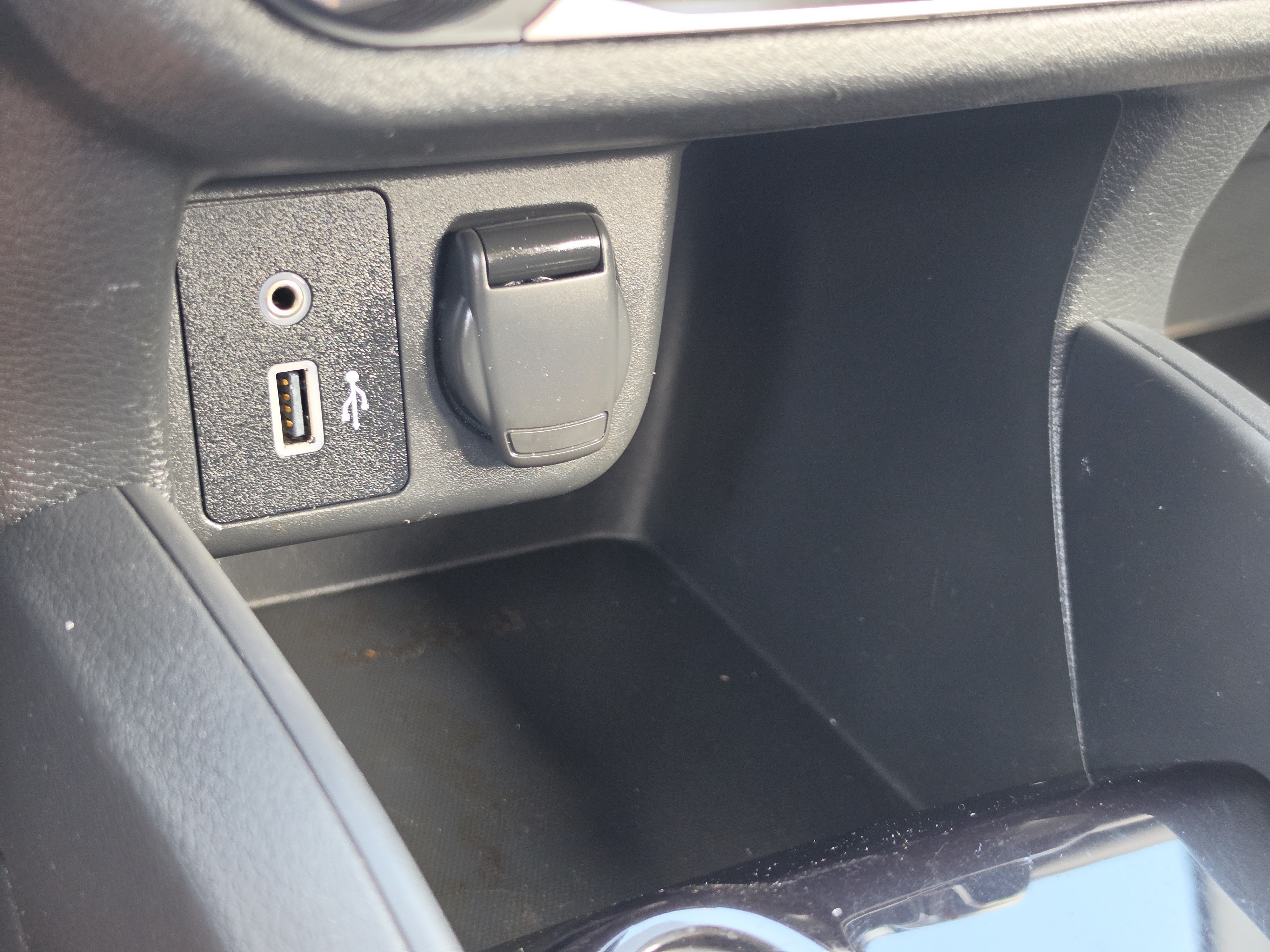 Used 2021 Nissan Versa S FWD image 19