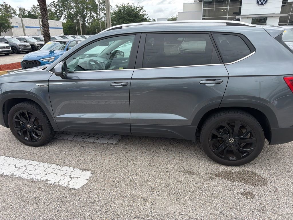 Certified 2023 Volkswagen Taos SE w/ Black Wheel Package FWD image 7