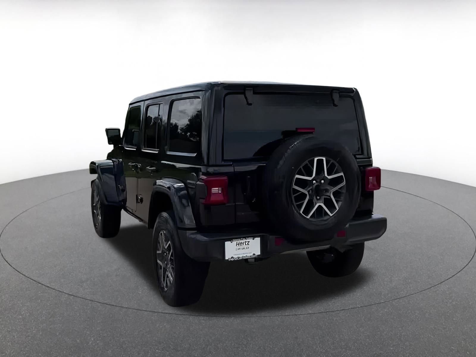 Used 2025 Jeep Wrangler Sahara image 9