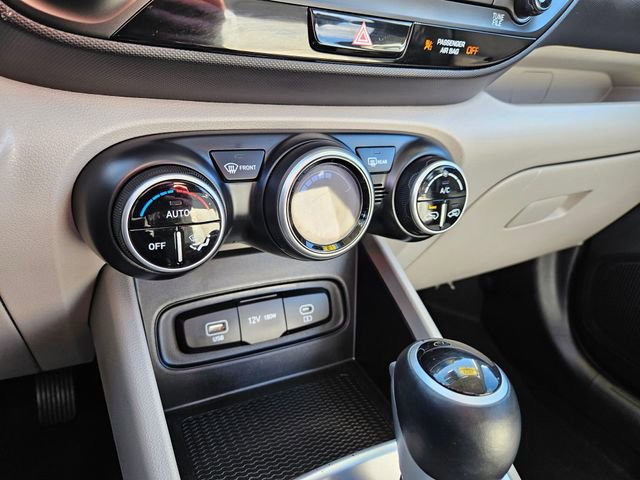 Used 2025 Hyundai Venue SEL image 27