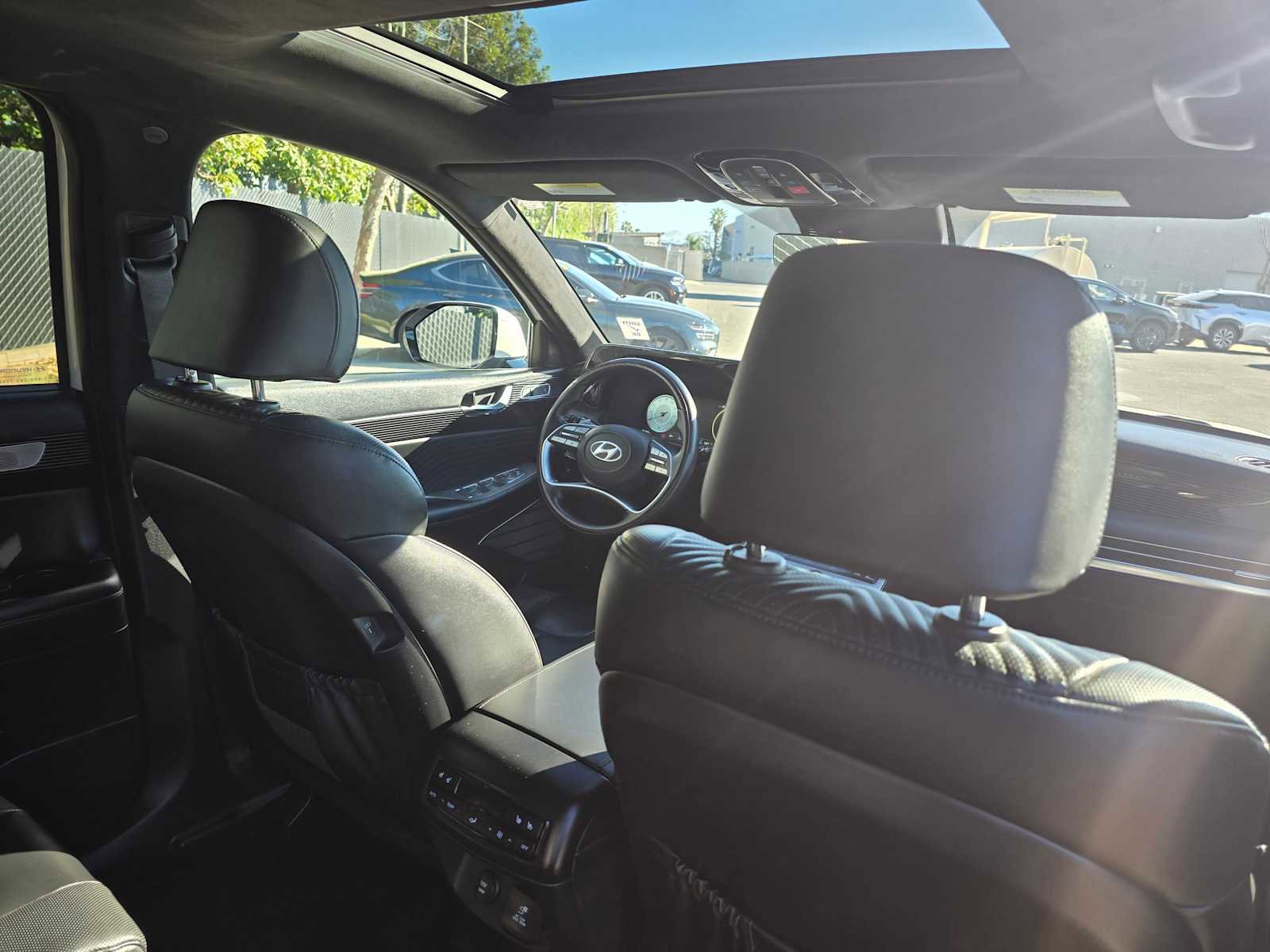 Used 2024 Hyundai Palisade Calligraphy image 15