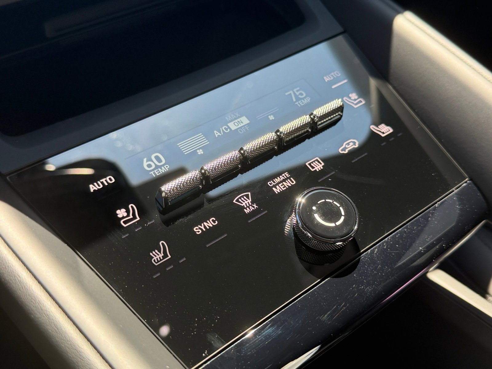 Certified 2024 Porsche Macan 4 Electric AWD/4WD image 17