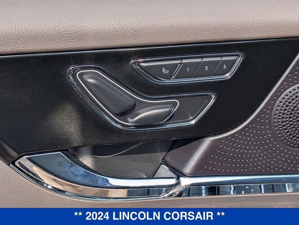 Used 2024 Lincoln Corsair AWD image 13