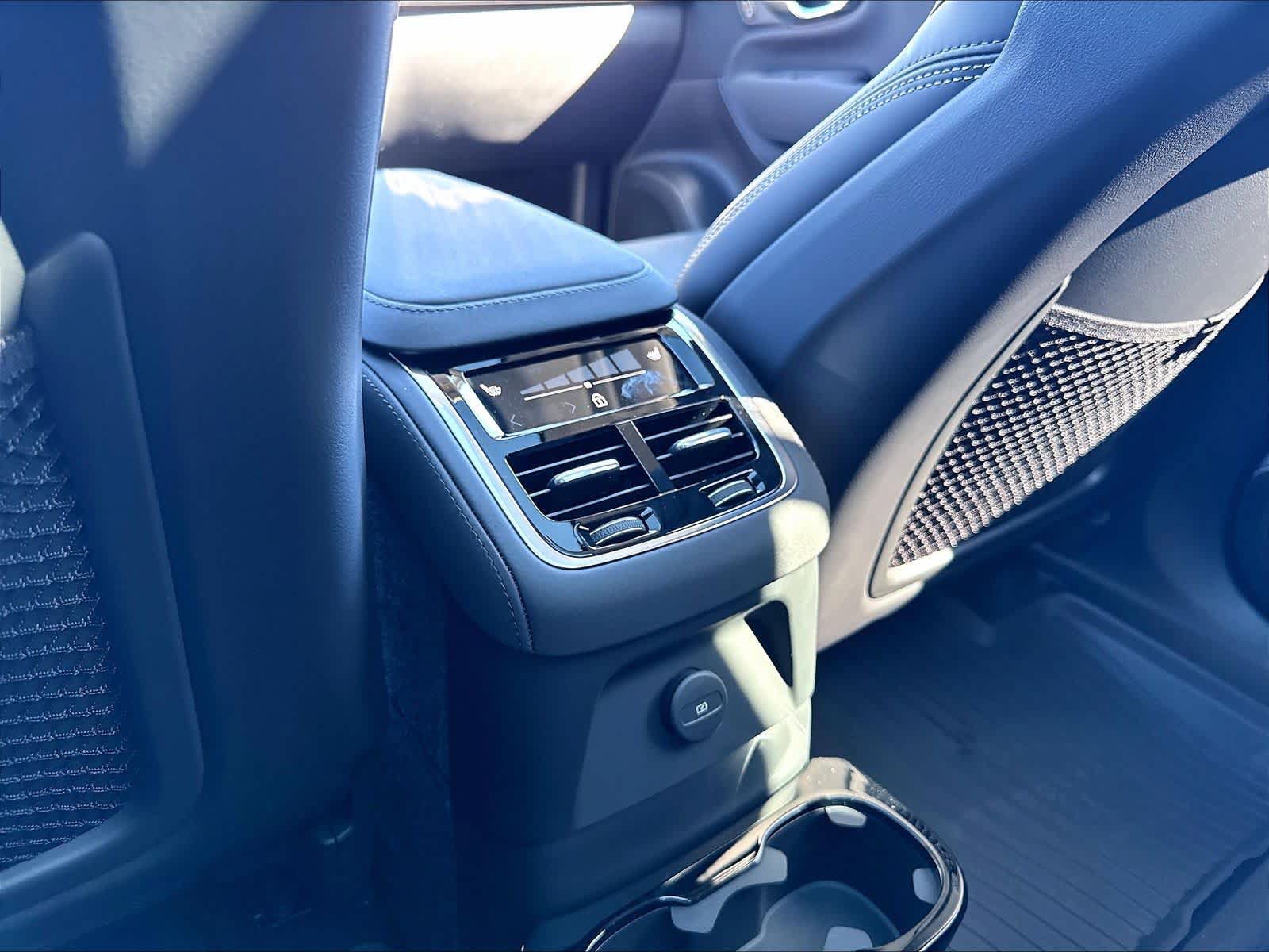 New 2026 Volvo XC90 T8 Ultra w/ Protection Package AWD/4WD image 16