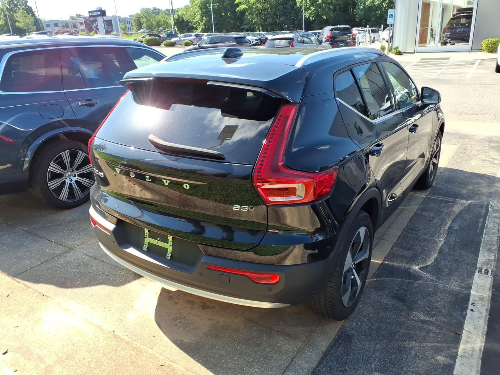 Used 2023 Volvo XC40 B5 Plus w/ Protection Package Premier AWD/4WD image 7