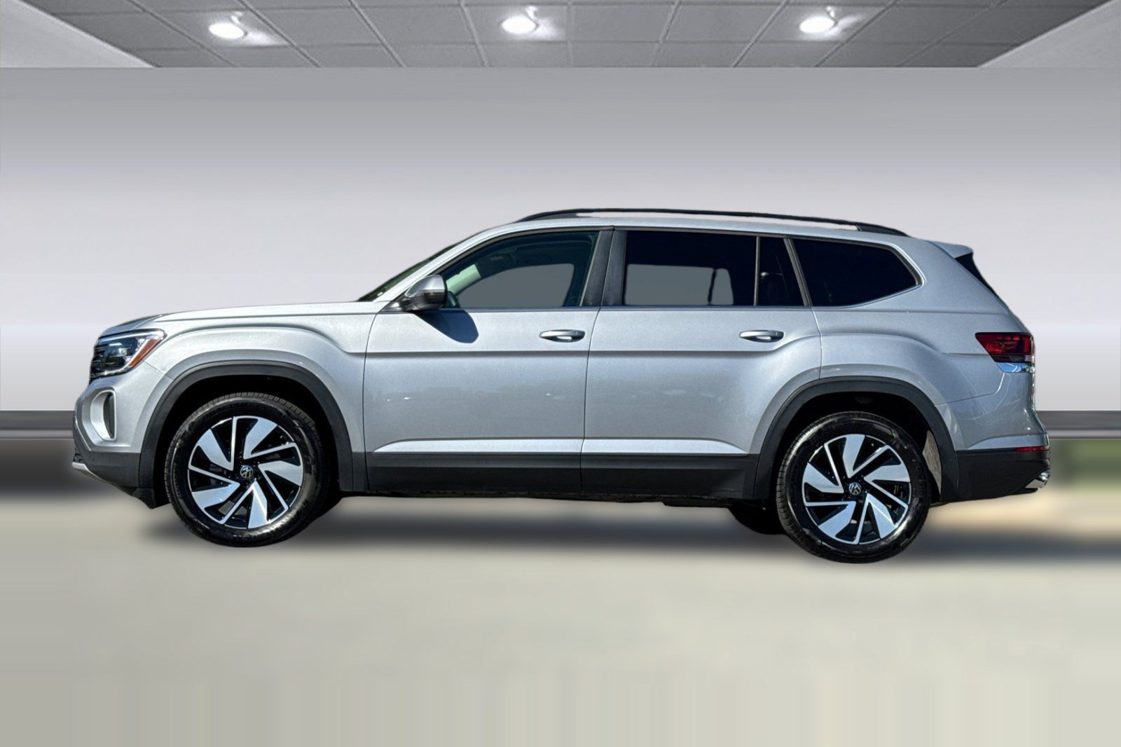 Used 2026 Volkswagen Atlas SE AWD/4WD image 2