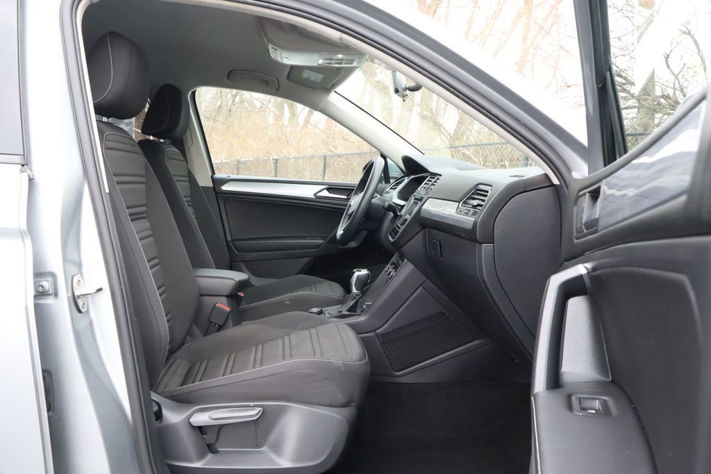Used 2022 Volkswagen Tiguan S image 38