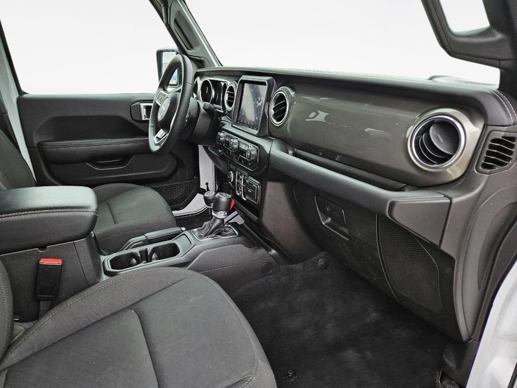 Used 2023 Jeep Wrangler Unlimited Sahara AWD/4WD image 32