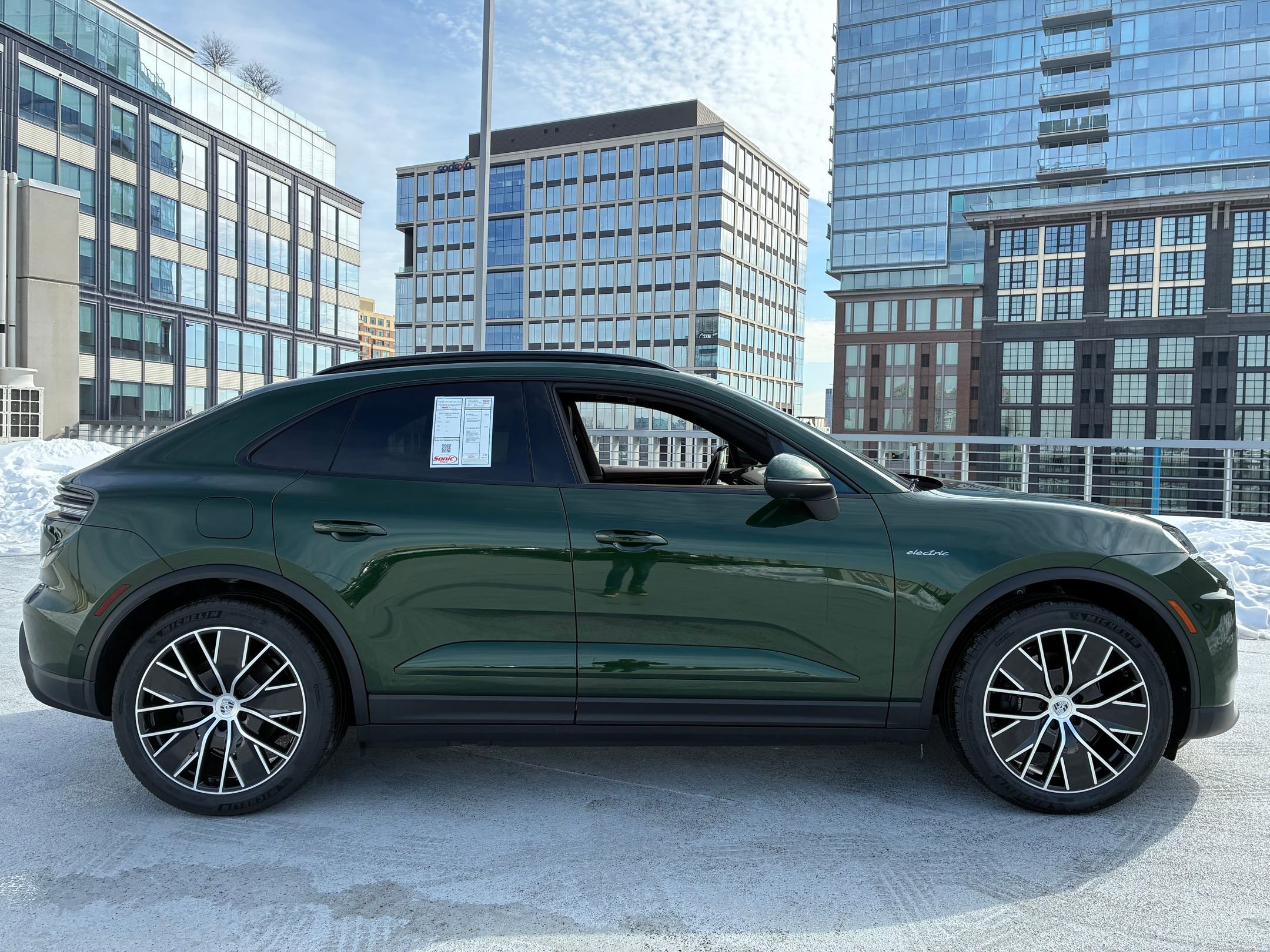 New 2026 Porsche Macan 4 Electric AWD/4WD image 8