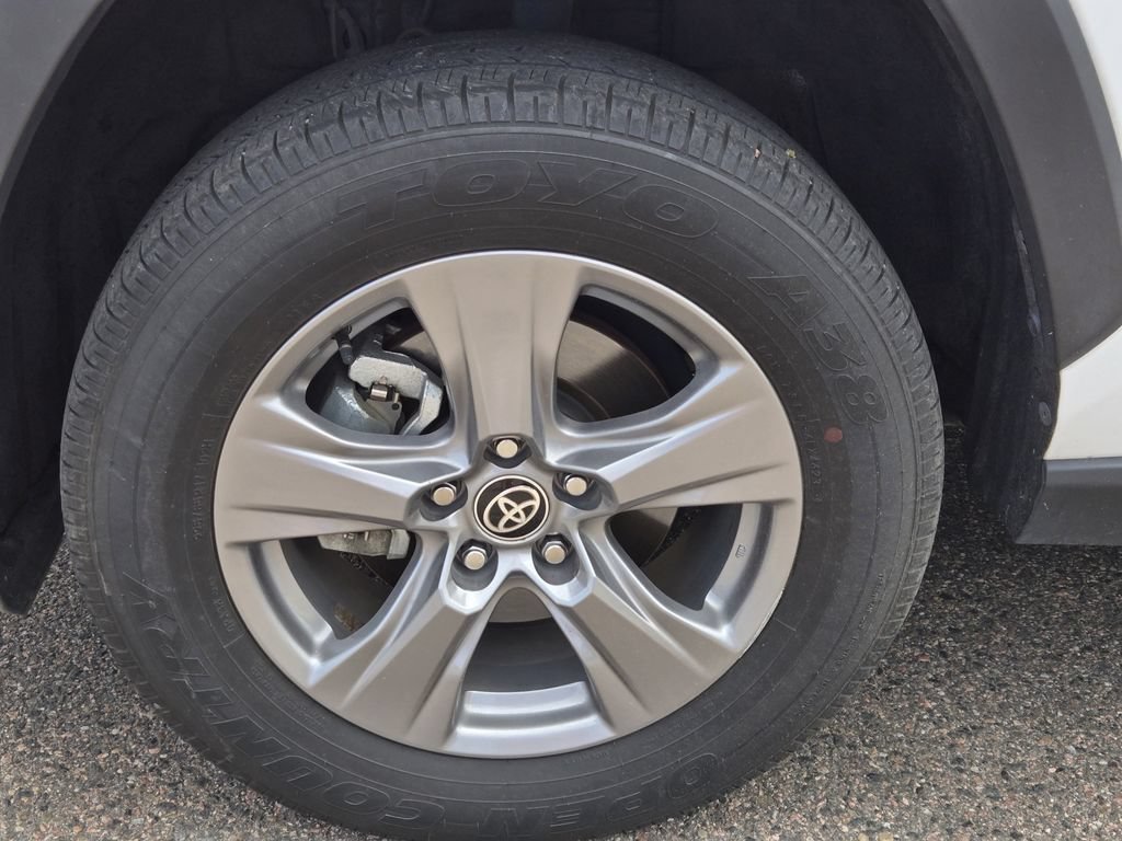 Used 2024 Toyota RAV4 XLE AWD/4WD image 9