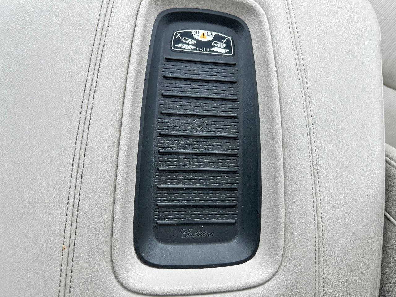 Used 2020 Cadillac Escalade Premium Luxury image 32