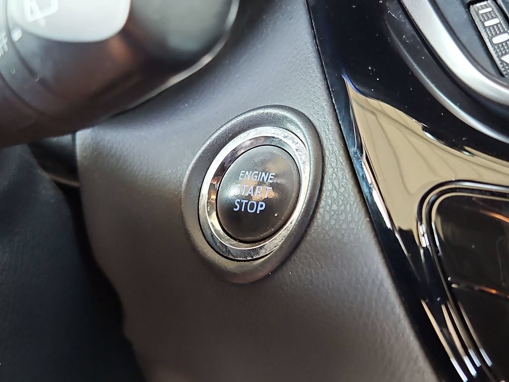 Used 2020 Toyota C-HR XLE FWD image 17