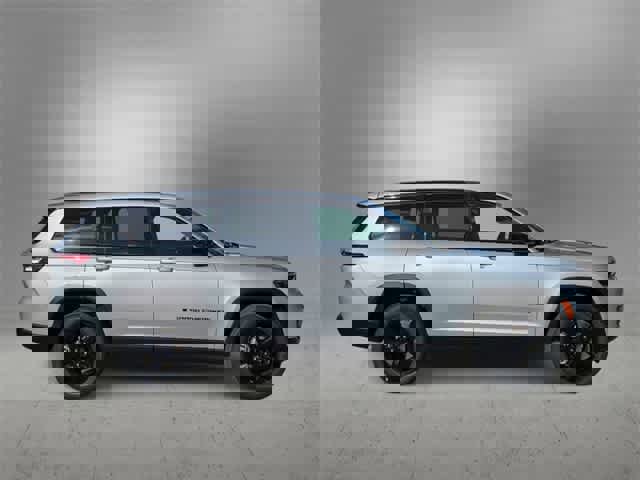 New 2025 Jeep Grand Cherokee L Altitude image 9