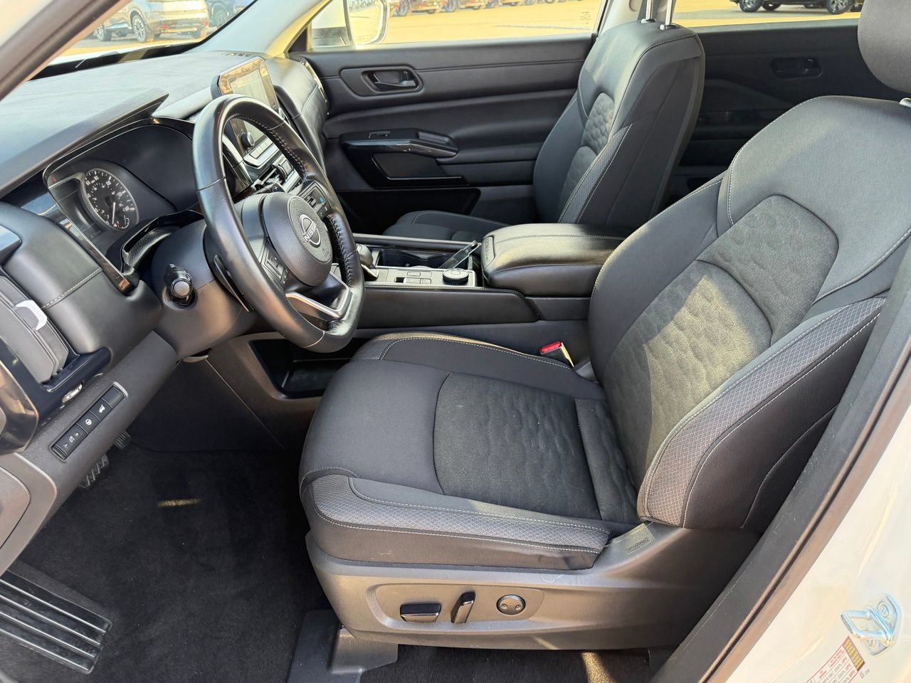 Certified 2025 Nissan Pathfinder SV w/ SV Premium Package AWD/4WD image 31