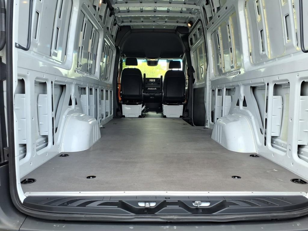 Used 2023 Mercedes-Benz Sprinter 2500 image 16