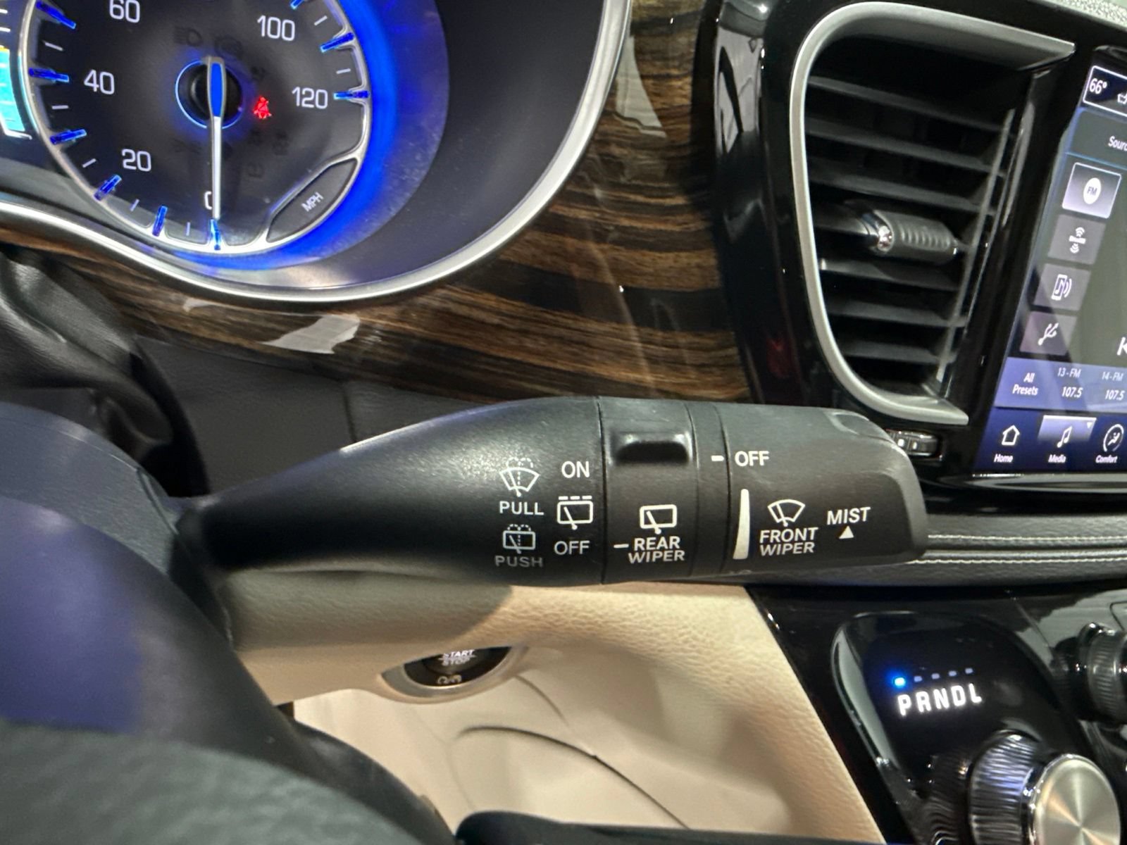 Used 2023 Chrysler Pacifica Limited FWD image 52