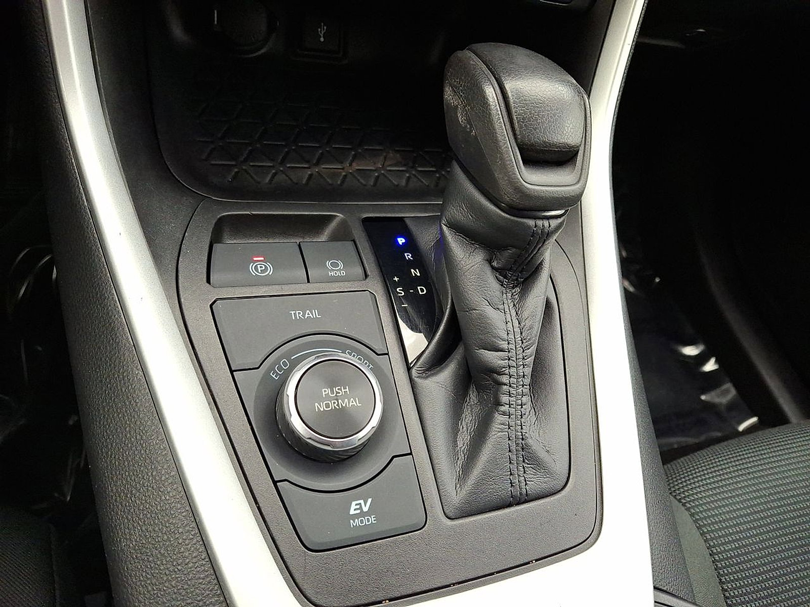 Certified 2022 Toyota RAV4 LE image 12