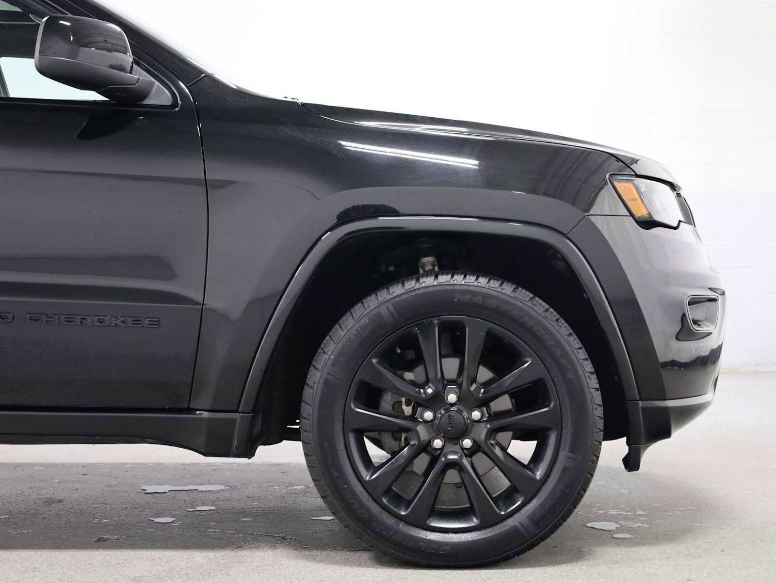 Used 2019 Jeep Grand Cherokee Altitude AWD/4WD image 11