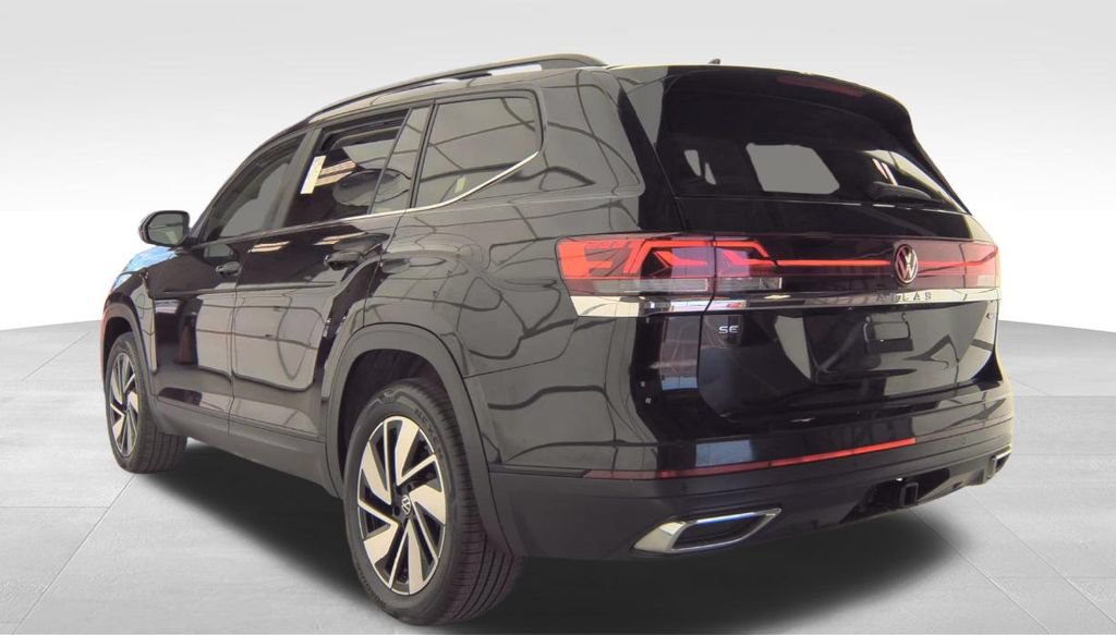 Used 2024 Volkswagen Atlas SE w/ Panoramic Sunroof Package AWD/4WD image 13