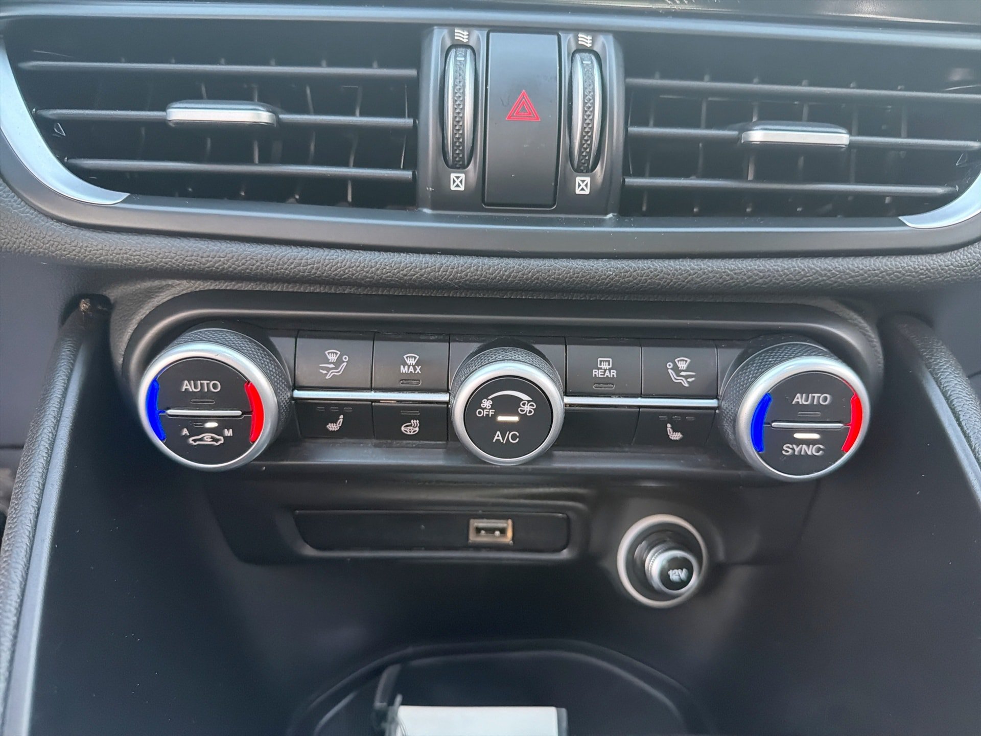 Used 2021 Alfa Romeo Giulia Ti w/ Active Assist 2 Package TI AWD/4WD image 17