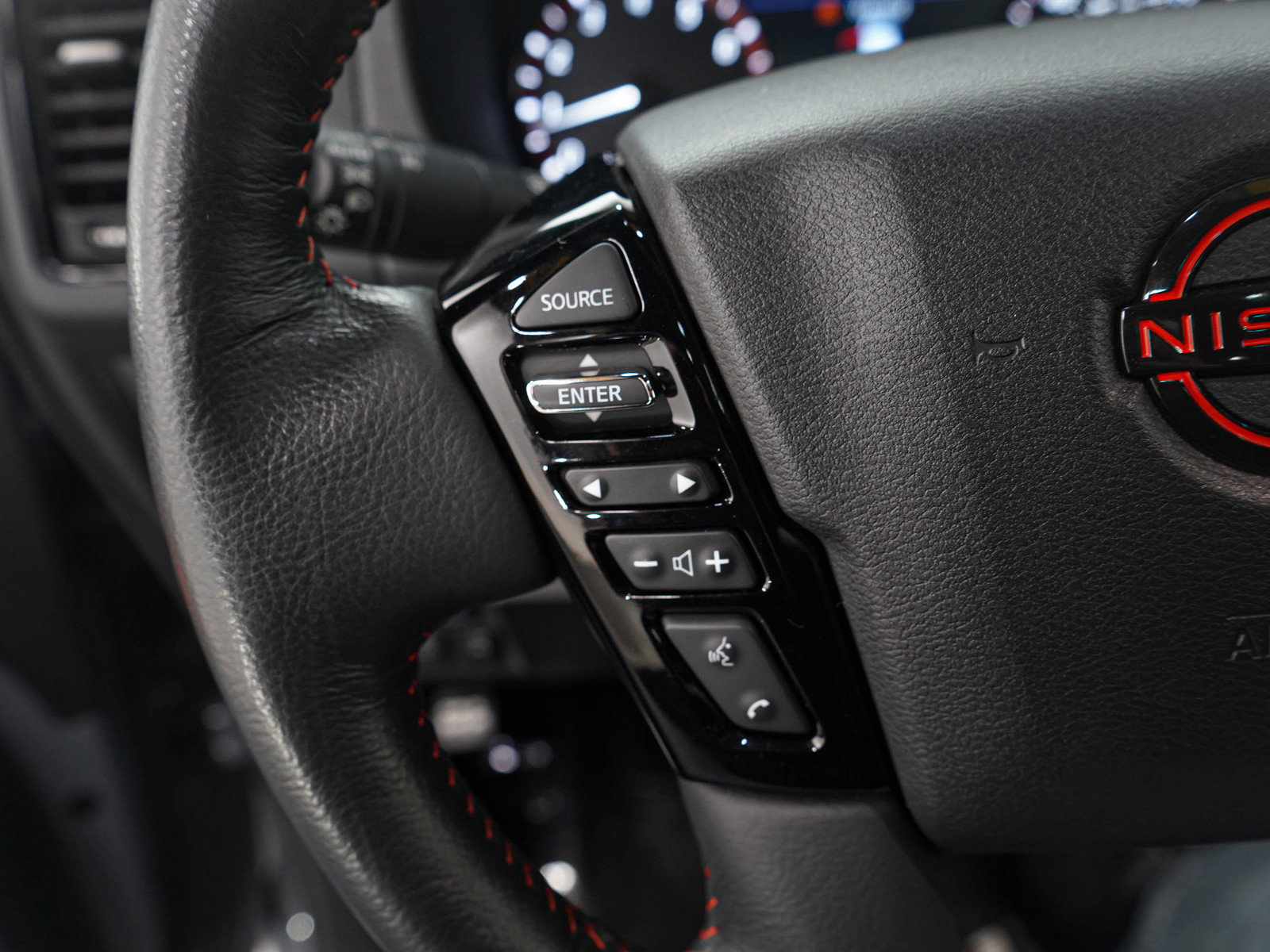 Used 2024 Nissan Frontier PRO-4X w/ Pro Premium Package image 27