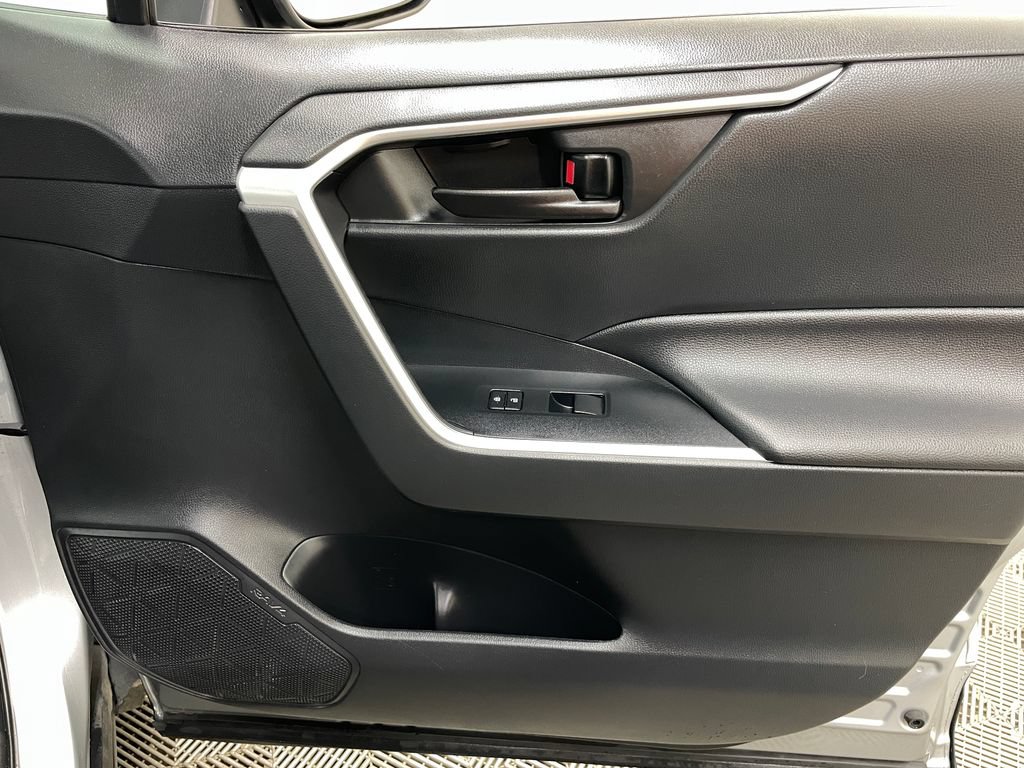 Used 2019 Toyota RAV4 LE w/ All Weather Liner Package AWD/4WD image 38