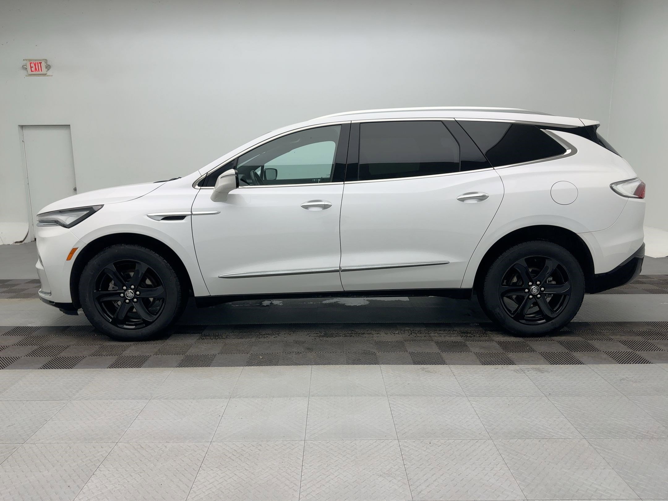 Used 2024 Buick Enclave Essence w/ Experience Buick Package image 2