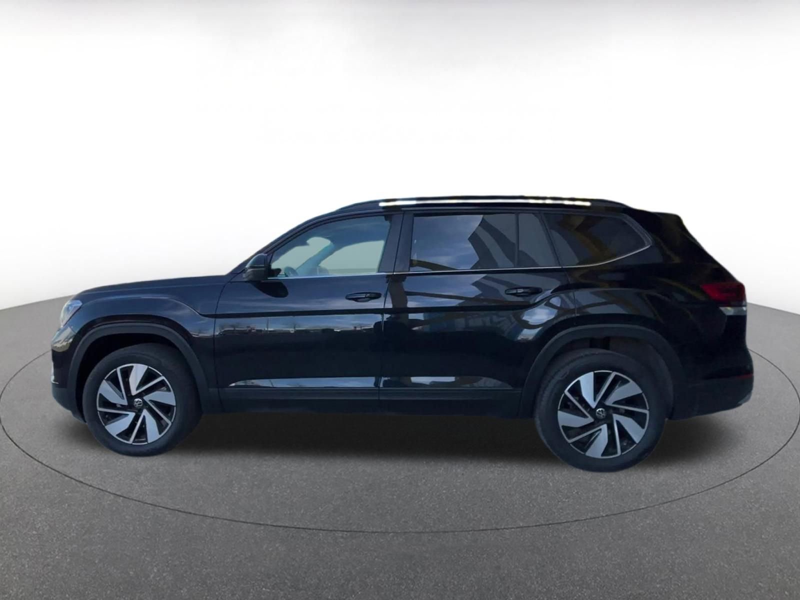 Used 2025 Volkswagen Atlas SE FWD image 8