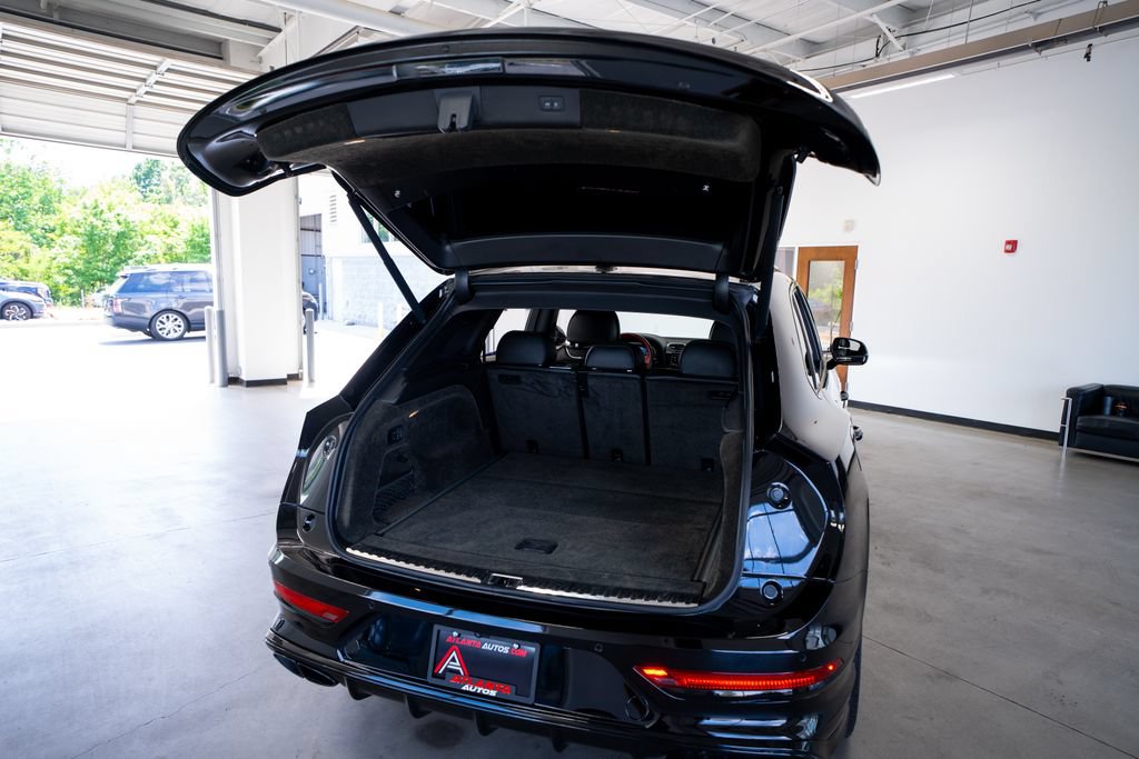 Used 2022 Bentley Bentayga AWD/4WD image 53