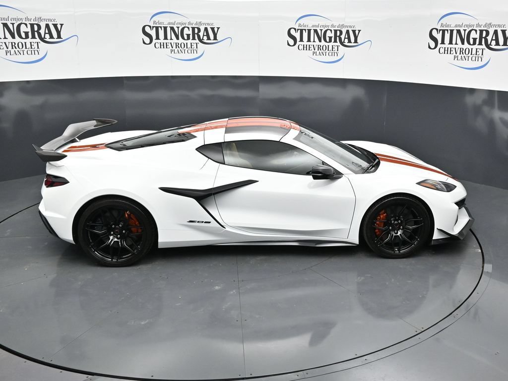 Used 2025 Chevrolet Corvette Z06 w/ Stealth Interior Trim Package RWD image 25