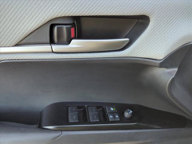 Used 2025 Toyota Camry SE FWD image 10