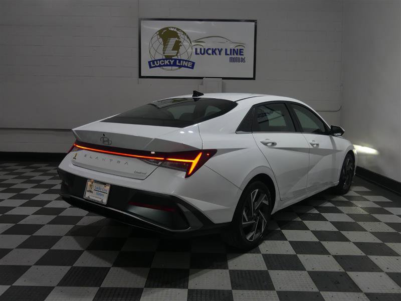 Used 2025 Hyundai Elantra Limited FWD image 10