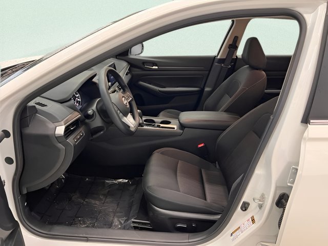 Used 2025 Nissan Altima 2.5 SV FWD image 15