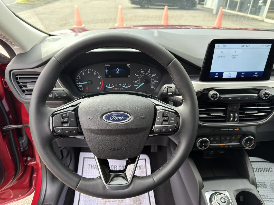 Used 2022 Ford Escape SE w/ SE Sport Appearance Package AWD/4WD image 17