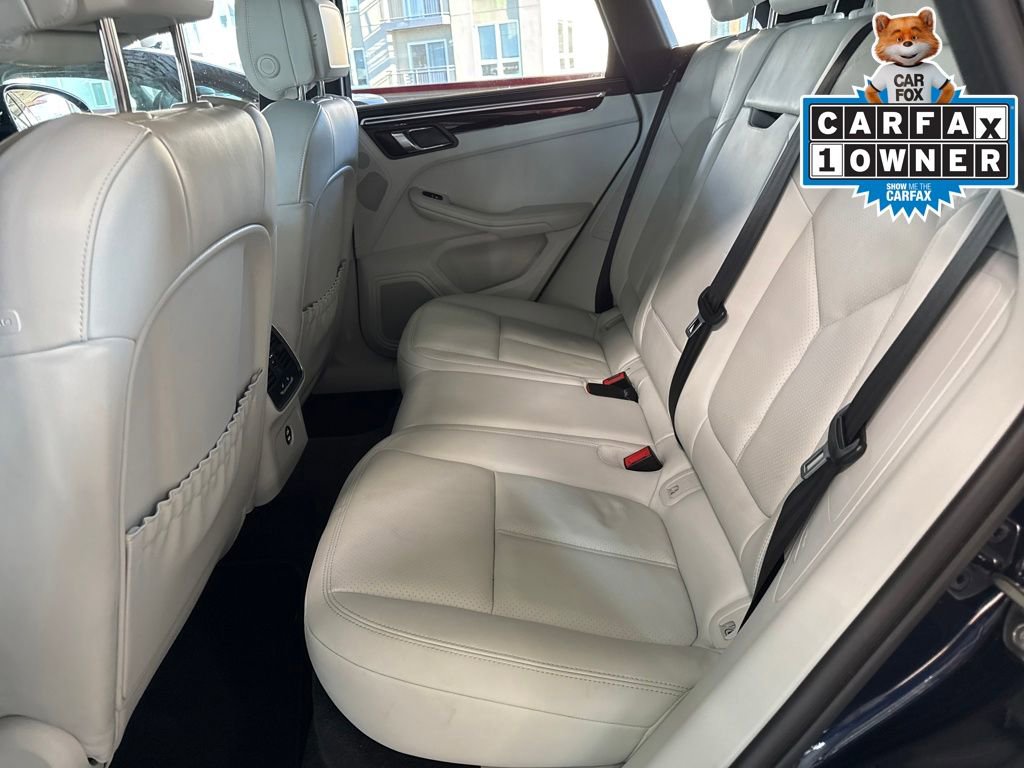 Used 2023 Porsche Macan Turbo image 28