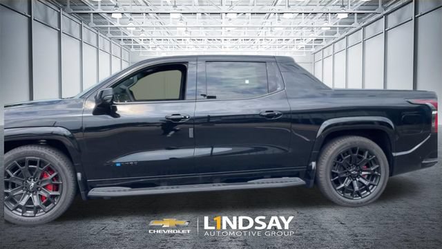 New 2026 Chevrolet Silverado EV 4x4 Crew Cab image 2