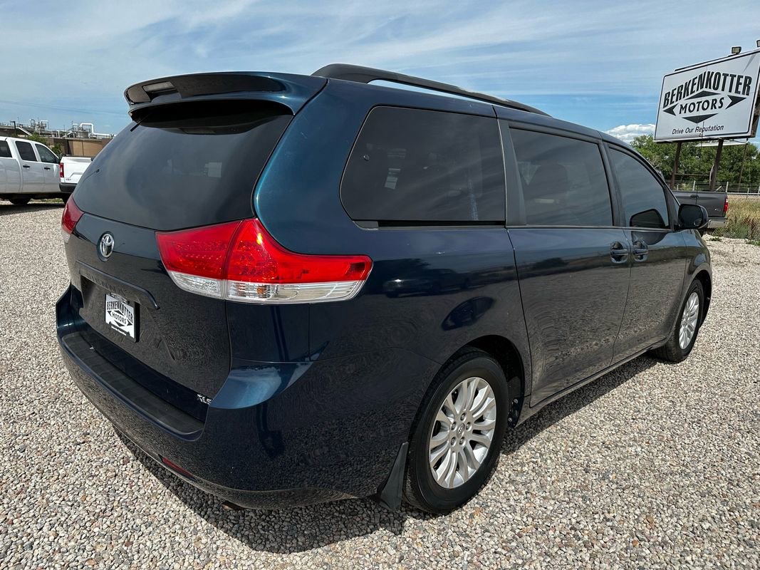 Used 2012 Toyota Sienna XLE image 10