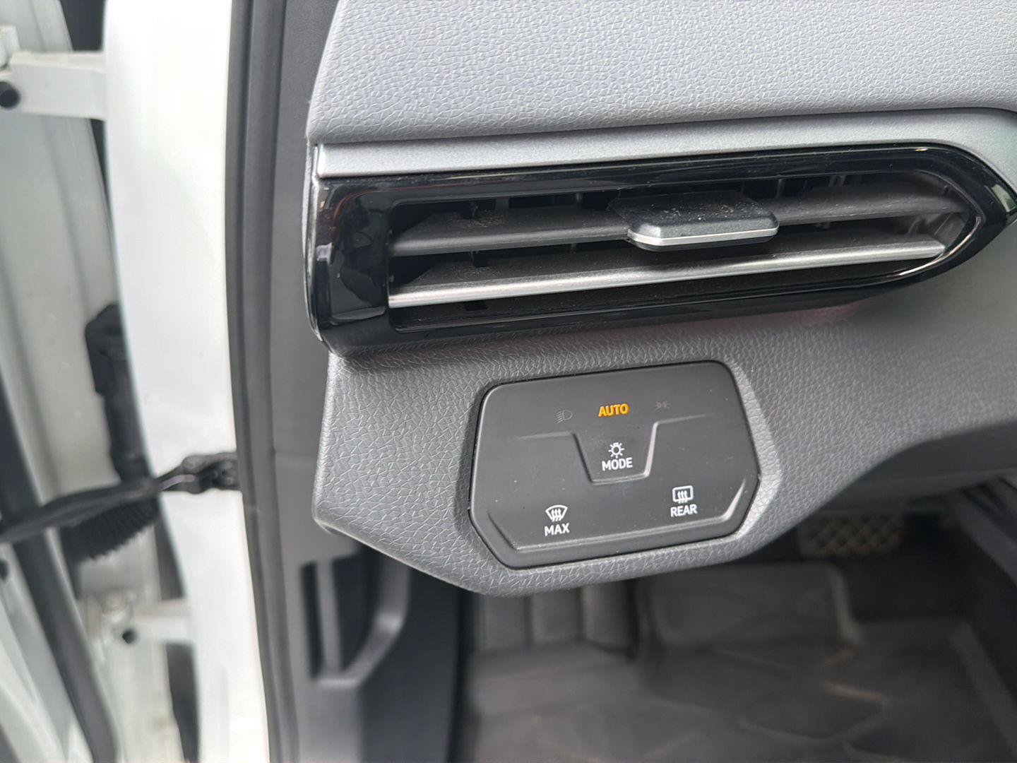 Certified 2023 Volkswagen ID.4 Pro RWD image 15