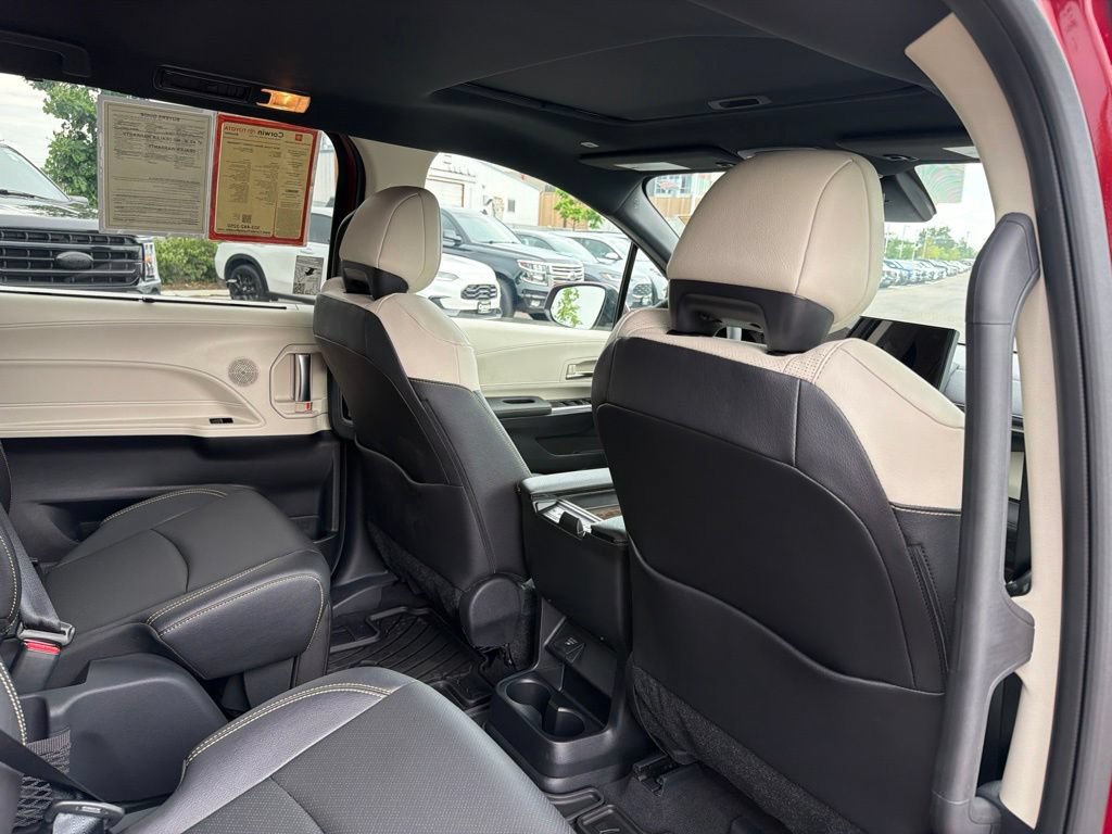 Used 2026 Toyota Sienna Limited FWD image 14